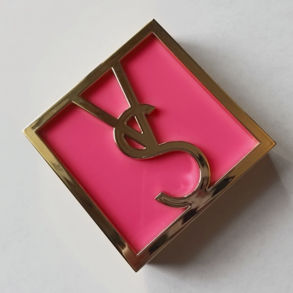 ❗Vintage Victoria's Secret Barbie Pink and Gold Compact Mirror Palette❗ - Picture 4 of 6